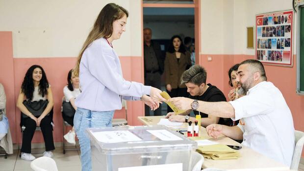 İstanbul’da seçmen arttı katılım düştü... İki aday da oylarını yükseltti