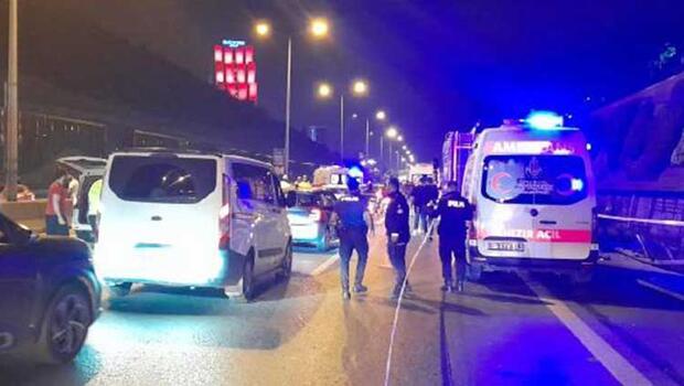 Maltepe D-100 Karayolu'nda otomobil belediye işçilerine çarptı: 4 ölü
