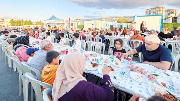 Kardeşlik sofrası! Bağcılar’dan Malatya’ya konteyner kent