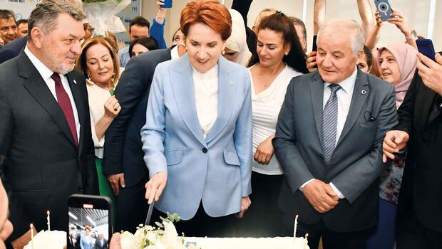 Akşener’e doğum günü sürprizi