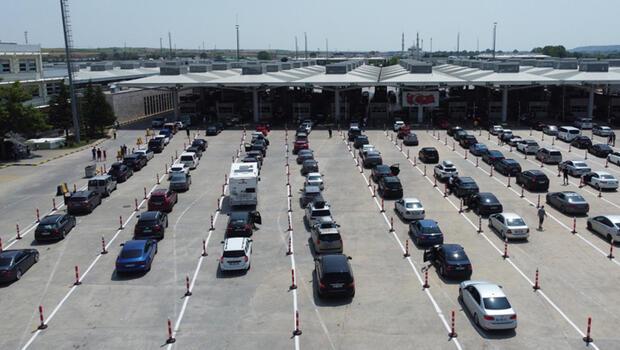 Avrupa'dan gelen gurbetçiler, Kapıkule'de yoğunluk oluşturdu