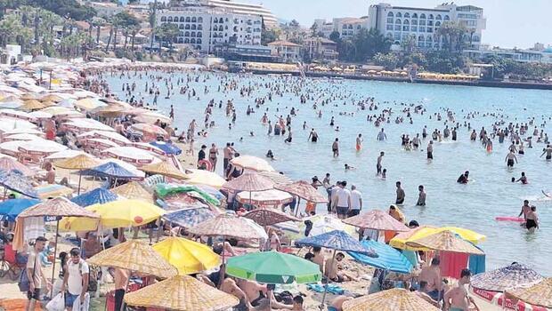 Bayram tatilinden manzaralar... Kemer nüfusu 4’e katlandı