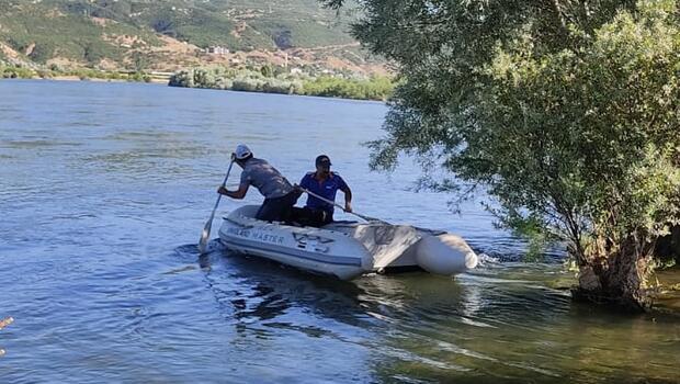 Bingöl’de baraj kapakları açılınca 3 kişi mahsur kaldı