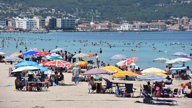 Çeşme'de bayram tatilinin son gününde de yoğunluk