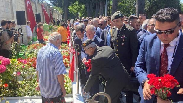 Edirnekapı Şehitliği'nde 15 Temmuz töreni