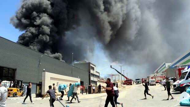 Gaziantep’te fabrika yangını! 10 kişi dumandan etkilendi