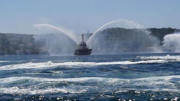 İstanbul Boğazı'nda 15 Temmuz şehitleri için saygı seyri