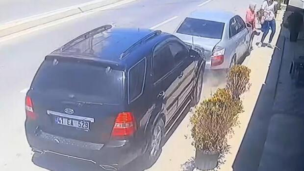 İstanbul'daki korkunç kaza kamerada: Önce otomobile sonra yaya çarpıp kaçtı