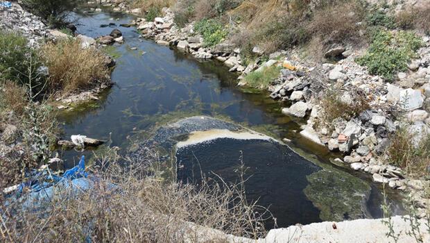 İzmir’in içme suyunu karşılayan baraj yakınına dökülen çöp ve moloza tepki