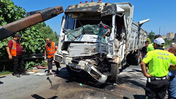 Kocaeli'de korku dolu anlar! Kamyon, TIR'a çarptı: 1 yaralı