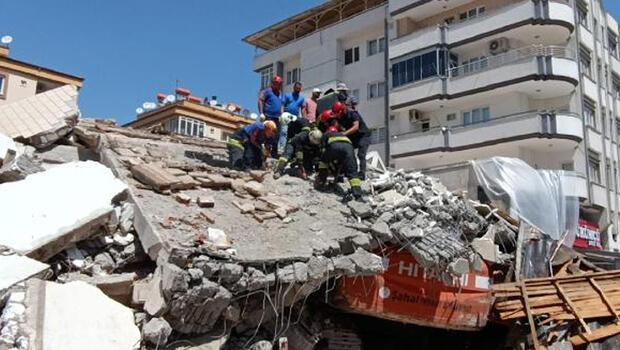 Gaziantep'te yıkım sırasında ağır hasarlı bina çöktü: Acı haber geldi