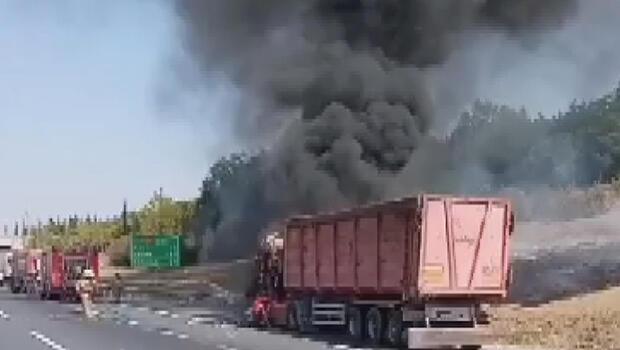 İstanbul'da TEM'de TIR alev alev yandı