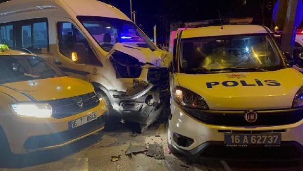 Bursa'da trafik kazası! 3'ü polis 6 kişi yaralandı