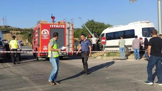 Denizli'de okul servisi iki araca çarptı: 8 yaralı