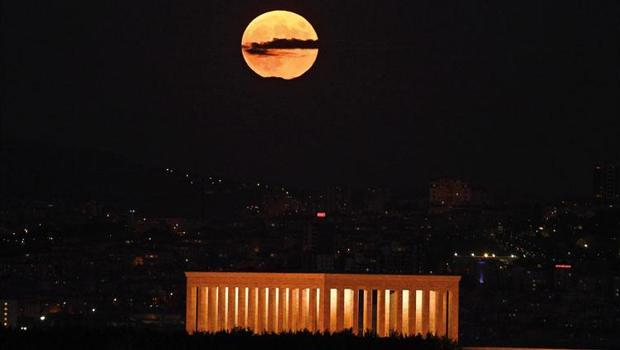 Dolunay Anıtkabir semasında...