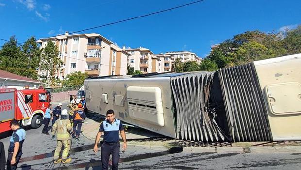 İETT otobüsü devrildi: Kaza anı kamerada