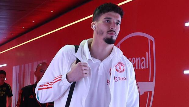 Manchester United’da Altay Bayındır'a büyük onur