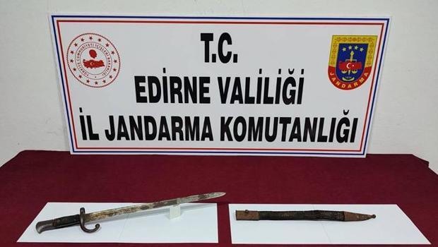 Edirne'de kaçakçılık operasyonu: 150 yıllık kılıç ele geçirildi