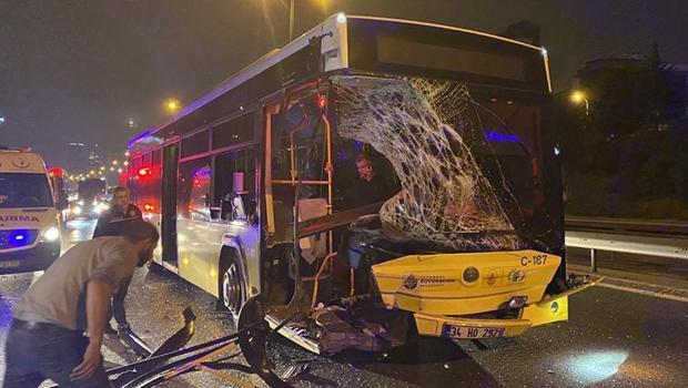 İETT otobüsü park halindeki minibüse çarptı! 2 kişi yaralandı