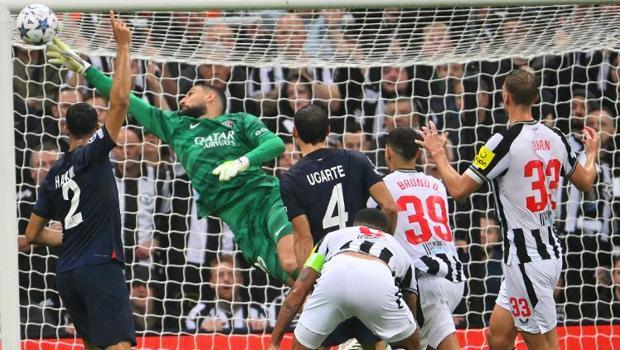 Newcastle United, Paris Saint Germain'i perişan etti! Ölüm grubu karıştı...