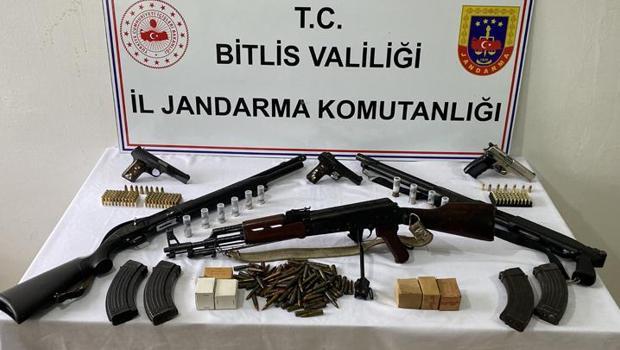 Sosyal medyada silahlı poz vermişlerdi! Bitlis'te 3 kişi gözaltına alındı