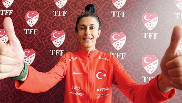 A Milli Kadın Futbol Takımı’nın tecrübeli santrforu Yağmur Uraz: Futbol asla kadının güzelliğini bozmaz