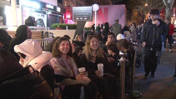 Bağdat Caddesi'nde 10 bin liralık hediye çeki kuyruğu! Akşamdan sıraya girdiler