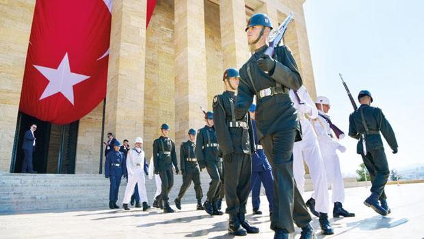 Devlet erkanı 9’u beş geçe Anıtkabir’de