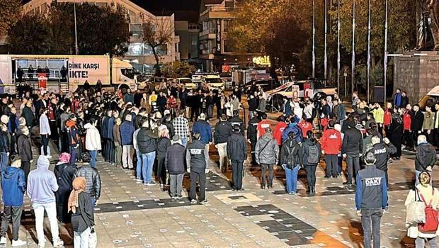 Düzce depreminde ölenler anıldı