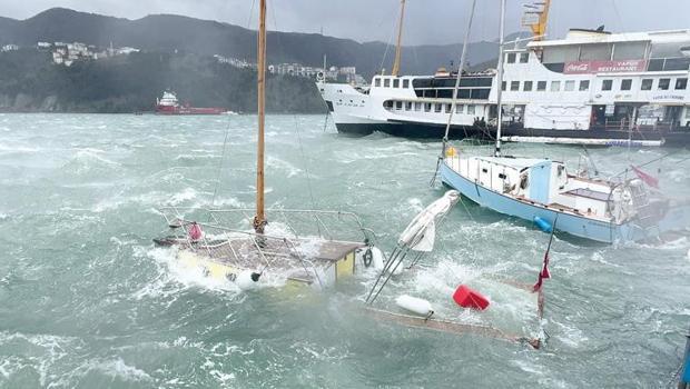 Kış yüzünü gösterdi... İstanbul’da karlı sabah