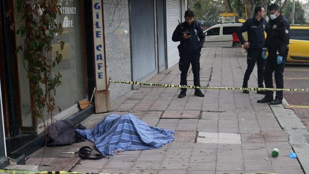 Bekçiler hastaneye gitmesi için ikna etmeye çalışmıştı... O evsiz, ölü bulundu