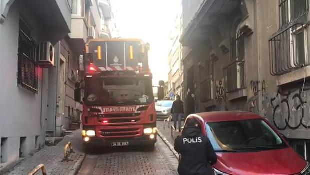 Beyoğlu'nda korkunç olay: 5 katlı boş binanın girişinde cansız bedeni bulundu