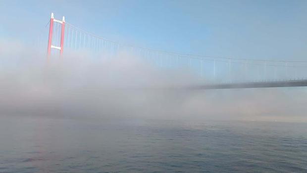 Çanakkale Boğazı'nda gemi trafiğine sis engeli