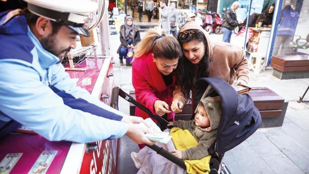 Yılbaşı biletlerine yoğun ilgi... Büyük ikramiye 400 milyon