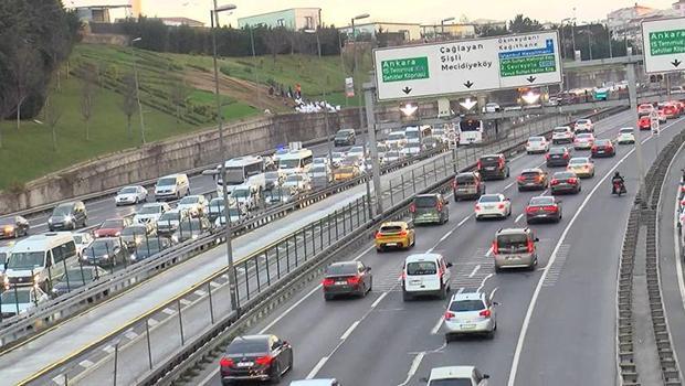 İstanbul'da yeni yılın ilk iş gününde trafikte yoğunluk