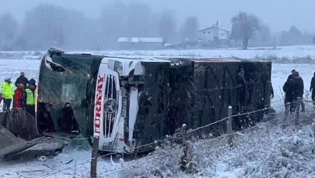 Kastamonu'da otobüs devrildi! Vali acı haberi açıkladı: 6 can kaybı, 33 yaralı