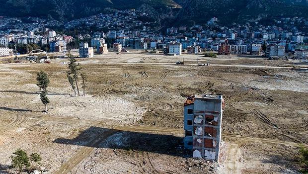 Depremde yıkılan binanın kolonundan tencere çıktı! Bilirkişi raporunda şaşırtan detay
