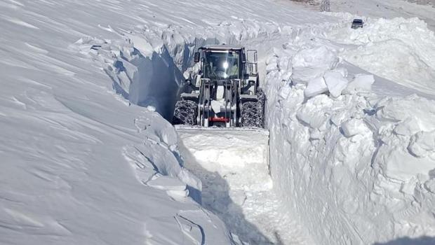 Hakkari'de 5 metrelik kar tüneli oluştu