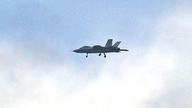 KAAN gökyüzüyle buluştu... 8 bin feet’te 13 dakika uçtu