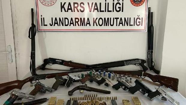 Kars’ta 90 personelin katılımıyla silah kaçakçılarına operasyon: 9 şüpheli gözaltında