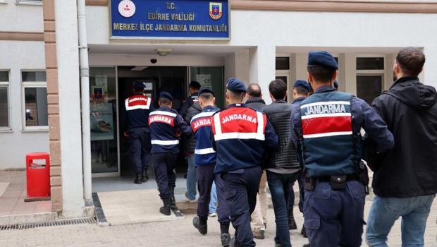 Edirne'den yurt dışına kaçmak isteyen beş terör şüphelisi yakalandı