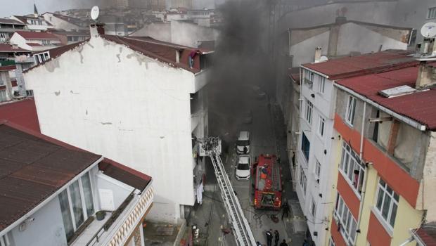 Esenyurt'ta 5 katlı binada yangın