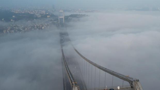 İstanbul'da sis etkisi: Boğaz'da gemi trafiği durdu