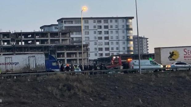 Kayseri'de kamyon ile otomobil çarpıştı! Baba ve kızı hayatını kaybetti