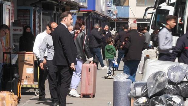 Memlekete 'seçim' yolculuğu: 15 Temmuz Demokrasi Otogarı'nda hareketlilik