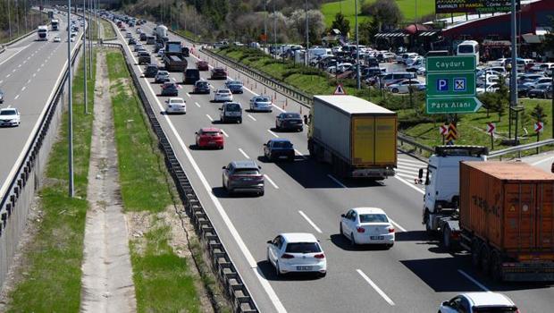 9 günlük bayram tatili için vatandaşlar yollara düştü | Anadolu Otoyolu’nun Bolu geçişinde yoğunluk