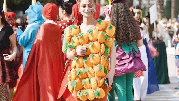 Adana’da karnaval coşkusu... Yer gök portakal