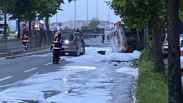 Gölcük'te tehlikeli anlar! Benzin yüklü tanker kaza yaptı... Yol kapatıldı, evler tahliye edildi