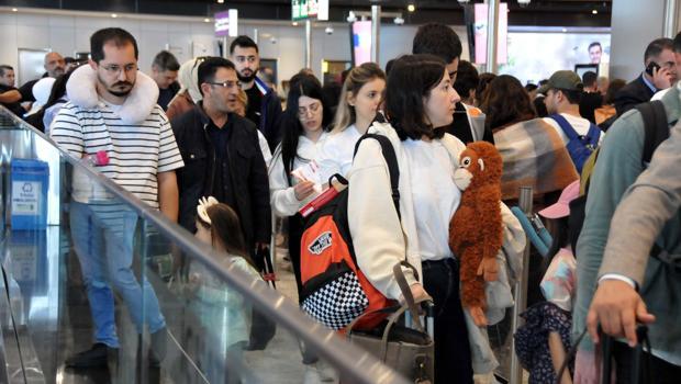 İstanbul Havalimanı'nda bayram yoğunluğu başladı: Bilet bulmakta zorluk yaşadık