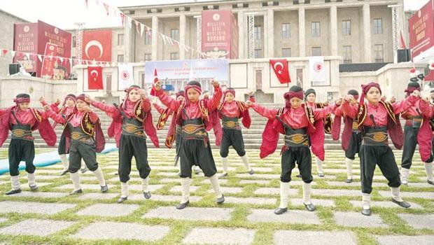 Meclis bahçesinde çocuk cıvıltıları... Siyasete oyun arası